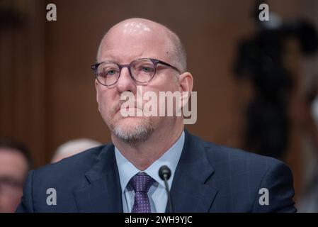 Washington, États-Unis. 08th Feb, 2024. PDG de Merck Robert Davis lors d’une audience du Sénat sur la santé, l’éducation, le travail et les pensions pour « examiner le coût des médicaments sur ordonnance » dans l’immeuble de bureaux du Sénat Dirksen à Washington, DC, États-Unis, le jeudi 8 février 2024. Photo Annabelle Gordon/CNP/ABACAPRESS.COM crédit : Abaca Press/Alamy Live News Banque D'Images