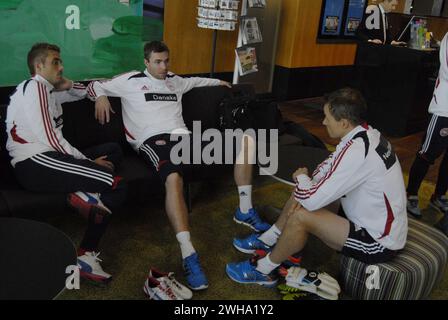 KASTRUP/COPENHAGUE/DANEMARK   joueur des équipes de football danoises en zone mixte se détendant et discutant avec les médias sportifs danois à l'hôtel Hilton Airport aujourd'hui dpature en Turquie pour le match d'aujourd'hui 12 novembre 2012 (photo de Francis Dean / Dean Pictures) Banque D'Images