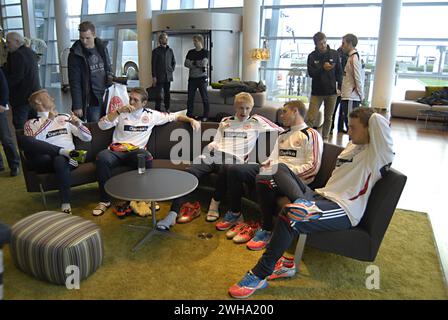 KASTRUP/COPENHAGUE/DANEMARK   joueur des équipes de football danoises en zone mixte se détendant et discutant avec les médias sportifs danois à l'hôtel Hilton Airport aujourd'hui dpature en Turquie pour le match d'aujourd'hui 12 novembre 2012 (photo de Francis Dean / Dean Pictures) Banque D'Images