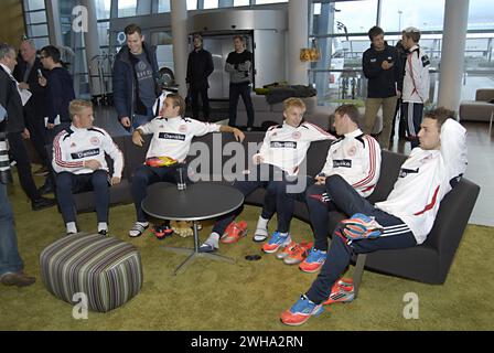 KASTRUP/COPENHAGUE/DANEMARK   joueur des équipes de football danoises en zone mixte se détendant et discutant avec les médias sportifs danois à l'hôtel Hilton Airport aujourd'hui dpat Banque D'Images