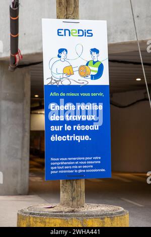 Bordeaux , France - 02 07 2024 : Enedis service logo edf marque et signe textuel du fournisseur français de réseau de distribution d'électricité panneau d'entreprise publique Banque D'Images