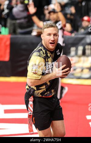 Henderson, Nevada, États-Unis. 08th Feb, 2024. Le combattant de l'UFC Justin Gaethje marque lors du 24e Celebrity Flag Football Challenge au Dollar Loan Center à Henderson, Nevada. Christopher Trim/CSM/Alamy Live News Banque D'Images