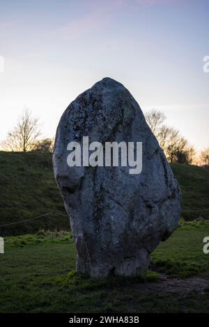 Coucher de soleil à Avebury, Britains Greatest Stone Circle, Avebury, Wiltshire, Angleterre, Royaume-Uni, GB. Banque D'Images