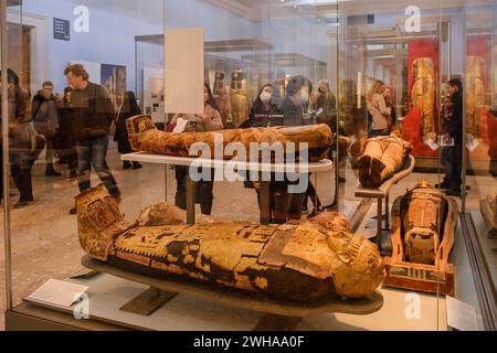British Museum, décoré de cercueil égyptien en bois, Londres, Angleterre, Grande-Bretagne Banque D'Images