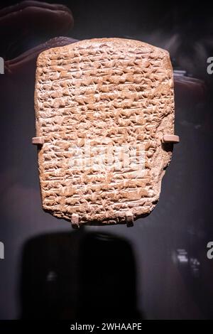 Tablette avec texte cuneiform, missive de la ville d'Irqata, argile, règne d'Amenhotep IV/Akhenaten, 1352-1336 BC, Tell el-Amarna, egypte, collection de Banque D'Images