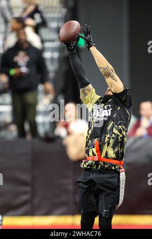 Henderson, Nevada, États-Unis. 08th Feb, 2024. La personnalité de la télévision Pauly d regarde le football lors du 24e Celebrity Flag Football Challenge au Dollar Loan Center à Henderson, Nevada. Christopher Trim/CSM/Alamy Live News Banque D'Images