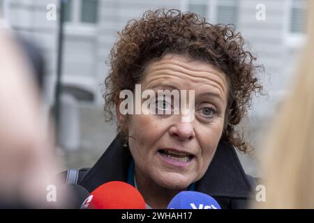 Bruxelles, Belgique. 09th Feb, 2024. Lydia Peeters, ministre flamande de la mobilité et des travaux publics, s'entretient avec la presse à son arrivée à Bruxelles pour une réunion du conseil des ministres du gouvernement flamand, vendredi 9 février 2024. BELGA PHOTO NICOLAS MAETERLINCK crédit : Belga News Agency/Alamy Live News Banque D'Images