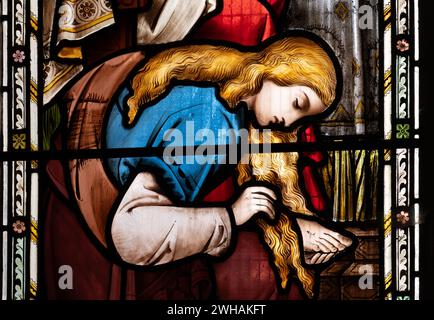 Marie lavant les pieds du Christ, préparation Mary`s Church, Adderbury, Oxfordshire, Angleterre, Royaume-Uni Banque D'Images