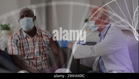 Image d'un brin d'adn sur un médecin caucasien avec un patient âgé Banque D'Images