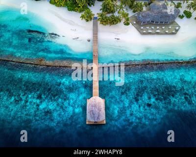 Vue aérienne du complexe de luxe Outrigger maldives Maafushivaru, région de South Ari Atoll Maldives Banque D'Images