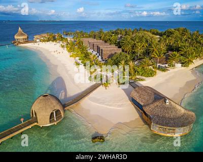 Vue aérienne du complexe de luxe Outrigger maldives Maafushivaru, région de South Ari Atoll Maldives Banque D'Images