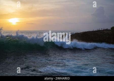 Les larmes du diable sur Nusa Lembongan Banque D'Images