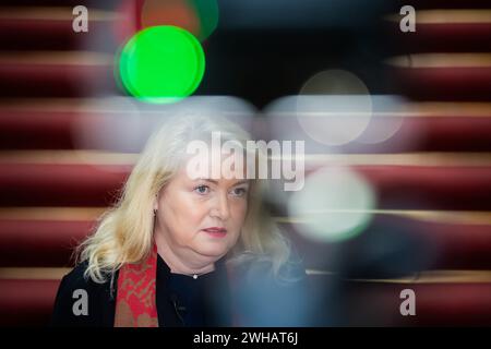 Berlin, Allemagne. 09th Feb, 2024. Kristin Brinker, chef du groupe parlementaire AFD à la Chambre des représentants de Berlin, commente la désinvitation de la Berlinale à la Chambre des représentants de Berlin. Crédit : Christoph Soeder/dpa/Alamy Live News Banque D'Images