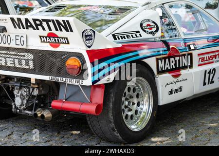 Barcelos, Portugal - 03 juin 2023 : gros plan d'une Lancia 037 EVO2, une voiture de rallye légendaire de l'ère du Groupe B, exposée au Rallyspirit 2023 Banque D'Images