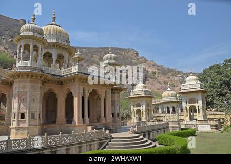 Gatore Ki Chhatriyan ( terrain du crématorium royal ), Jaipur, Rajasthan, Inde Banque D'Images