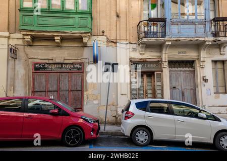 Magasins fermés à Sliema, Malte Banque D'Images