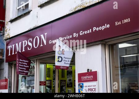 Une enseigne pour Timpsons dans le centre-ville de Truro à Cornwall, Royaume-Uni Banque D'Images