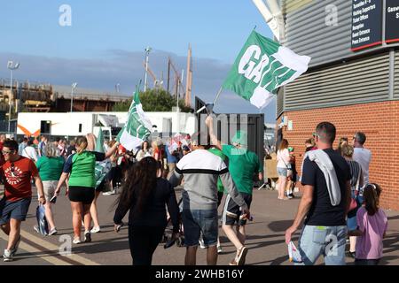 Ni fans GAWA Green and White Army England v Northern Ireland UEFA Womens Euro 2022 au St Mary's Stadium Southampton Banque D'Images