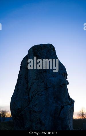 Coucher de soleil à Avebury, Britains Greatest Stone Circle, Avebury, Wiltshire, Angleterre, Royaume-Uni, GB. Banque D'Images