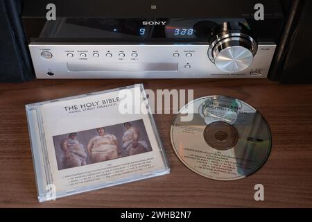 The Holy Bible Albums de Manic Street Preachers The Holy Bible est le troisième album studio du groupe de rock alternatif gallois Manic Street Preachers, avec des chansons sur le thème de la politique et de la souffrance humaine Banque D'Images