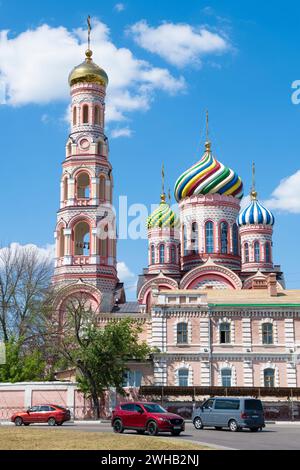 TAMBOV, RUSSIE - 03 JUIN 2023 : vue de la cathédrale de l'Ascension du Christ par un jour ensoleillé de juin Banque D'Images