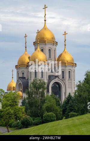 VOLGOGRAD, RUSSIE - 04 JUIN 2023 : Eglise de tous les Saints sur Mamayev Kurgan par un matin nuageux de juin Banque D'Images