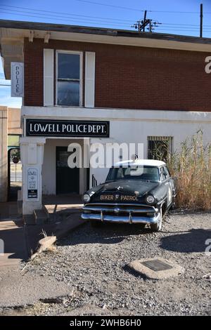 Lowell, Arizona, États-Unis d'Amérique 30 décembre 2023. Fondée en 1880, Lowell fait maintenant partie de Bisbee, Arizona. La plupart des maisons ont disparu à la mine Lavender Open Pit Banque D'Images