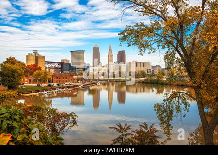 Cleveland, Ohio, États-Unis sur la rivière Cuyahoga en automne. Banque D'Images