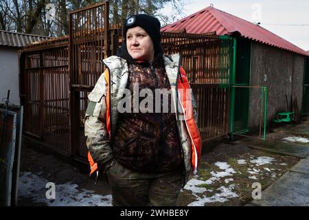 Non exclusif : CHUBYNSKE, UKRAINE - 8 FÉVRIER 2024 - la fondatrice du Wild Animals Rescue Center Natalia Popova est photographiée au refuge de Chubynske, Banque D'Images