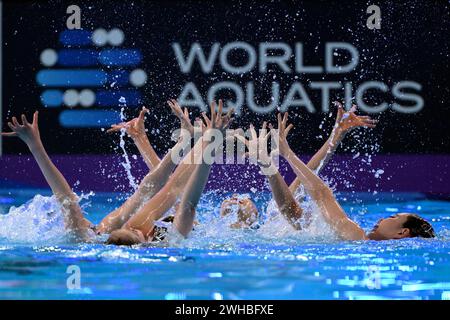 Doha, Qatar. 09th Feb, 2024. Équipe Japon participe à la finale libre de l'équipe mixte de natation artistique lors des 21es Championnats du monde de natation à l'Aspire Dome à Doha (Qatar), le 9 février 2024. Crédit : Insidefoto di andrea staccioli/Alamy Live News Banque D'Images