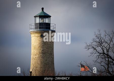 Le soleil de l'après-midi brille sur le phare de Southport, construit en 1866, à Kenosha, Wisconsin. Banque D'Images
