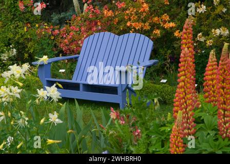 Banc de jardin d'affichage, Schreiners Iris Gardens, Keizer, Oregon Banque D'Images