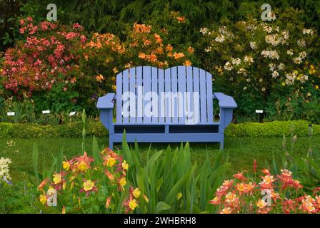 Banc de jardin d'affichage, Schreiners Iris Gardens, Keizer, Oregon Banque D'Images