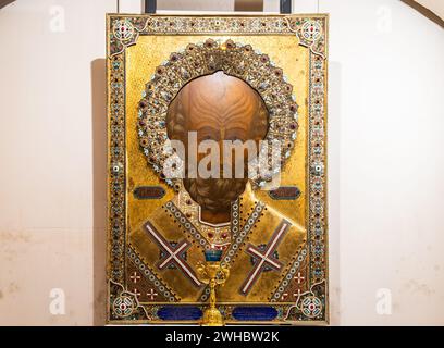 Icône orthodoxe Saint-Nicolas dans la crypte de la basilique Saint-Nicolas à Bari, région des Pouilles (Pouilles), Italie du Sud, Europe, 17 septembre 2022 Banque D'Images