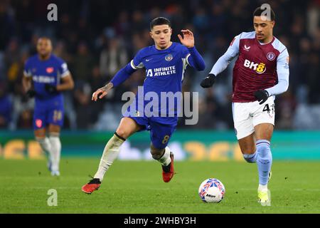 Enzo Fernandez de Chelsea et Jacob Ramsey d'Aston Villa lors du quatrième match de replay du quatrième tour de l'Emirates FA Cup entre Aston Villa et Chelsea à Villa Park. Banque D'Images