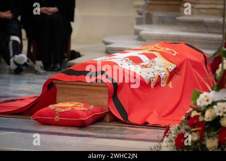 Photo Matteo SECCI/LaPresse 9 febbraio 2024 Venaria Reale, Italia - Cronaca - Camera Ardente di Vittorio Emanuele di Savoia . Nell'immagine : un momento presso la chiesa di Sant'Uberto della Reggia di Venaria. Il feretro 9 février 2024 Venaria Reale, Italie - Chambre funéraire de Vittorio Emanuele di Savoia. Photo : un moment à l'église Sant'Uberto au Palais Royal Venaria. Crédit Coffin : LaPresse/Alamy Live News Banque D'Images