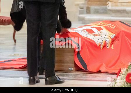 Photo Matteo SECCI/LaPresse 9 febbraio 2024 Venaria Reale, Italia - Cronaca - Camera Ardente di Vittorio Emanuele di Savoia . Nell'immagine : un momento presso la chiesa di Sant'Uberto della Reggia di Venaria. Il feretro 9 février 2024 Venaria Reale, Italie - Chambre funéraire de Vittorio Emanuele di Savoia. Photo : un moment à l'église Sant'Uberto au Palais Royal Venaria. Crédit Coffin : LaPresse/Alamy Live News Banque D'Images