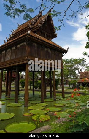 Une maison thaïlandaise traditionnelle dans l'ancienne ville Muang Boran près de bangkok Banque D'Images