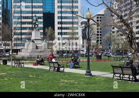 Farragut Square, Washington, D.C. Statue de l'amiral David Farragut dans le centre. Banque D'Images