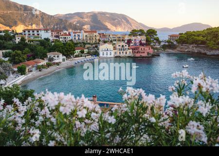 Ville d'Assos sur l'île de Céphalonie Ionienne en Grèce. Vacances de voyage d'été. Banque D'Images