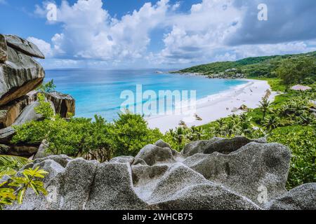 Vue panoramique de la plage tropicale la plus spectaculaire Grande Anse sur l'île de la Digue, Seychelles. Concept de style de vie vacances. Banque D'Images