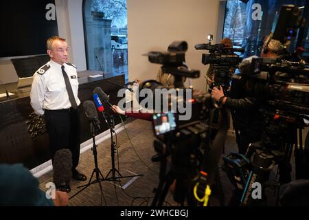 Commandant Jon Savell s'adressant aux médias à Scotland Yard à Londres. Le suspect d'attaque alcaline Abdul Ezedi est soupçonné d'être «entré» dans la Tamise, a déclaré la police métropolitaine. Date de la photo : vendredi 9 février 2024. Banque D'Images