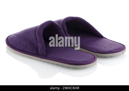 Une paire de pantoufles violettes Banque D'Images