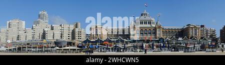 Plage et Steigenberger Kurhaus Hôtel sur la promenade de Scheveningen, la Haye, côte néerlandaise de la mer du Nord, Hollande du Sud, pays-Bas Banque D'Images