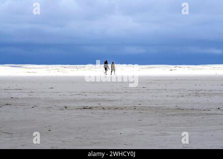 Vacanciers sur la plage de Wittduen, île d'Amrum, 25.05.2021 Banque D'Images