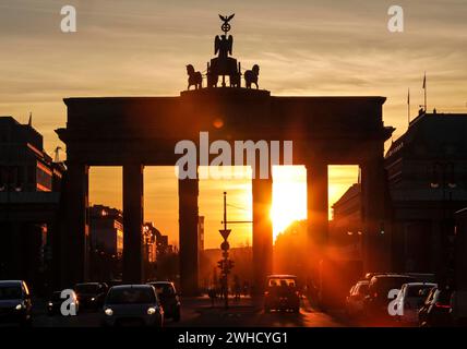 Lever du soleil à la porte de Brandebourg, Berlin, 30/03/2021 Banque D'Images