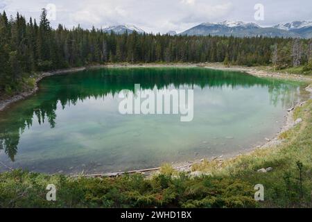 Lac, Vallée des cinq Lacs, Parc national Jasper, Alberta, Canada Banque D'Images