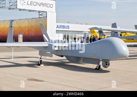 Airbus EADS Harfang drone militaire armé (UCAV) exposé à l'ILA de Berlin. Allemagne - 27 avril 2018 Banque D'Images