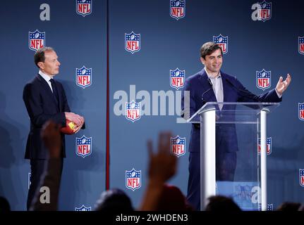 Peter O'Reilly, vice-président exécutif, Club Business, International & League Events, National Football League, et Emilio Butragueno, directeur des relations institutionnelles du Real Madrid CF, prennent la parole lors d'une conférence de presse menant au Super Bowl LVIII au Mandalay Bay Convention Center à Las Vegas, Nevada, le vendredi 9 février 2024. La NFL va disputer un match de saison régulière à Madrid, en Espagne, en 2025. Les 49ers de San Francisco affronteront les Chiefs de Kansas City au Super Bowl LVIII au stade Allegiant de Las Vegas, Nevada, le dimanche 11 février 2024. Photo de John Angelillo/UPI Banque D'Images