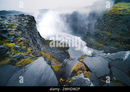 Chute d'eau Dettifoss dans le parc national de Vatnajokull dans la rivière Jokulsa a Fjollum, canyon de Jokulsargljufur, Islande Banque D'Images